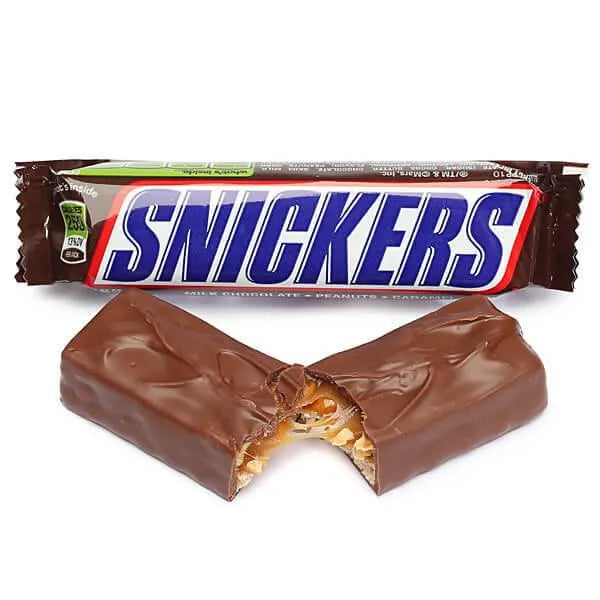 Snickers Full Size Chocolate Bar, 1.86 oz - Packed with Peanuts, Chewy Caramel, & Nougat